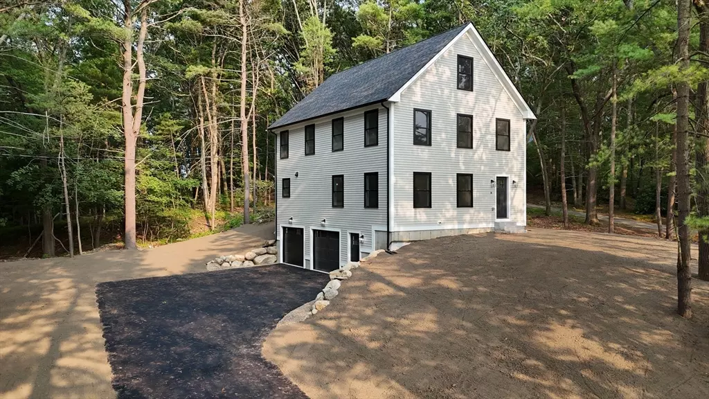 34 Summit Ave, Amesbury, MA 01913