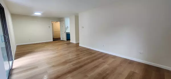 North Reading, MA 01864,6 Greenbriar Dr #209