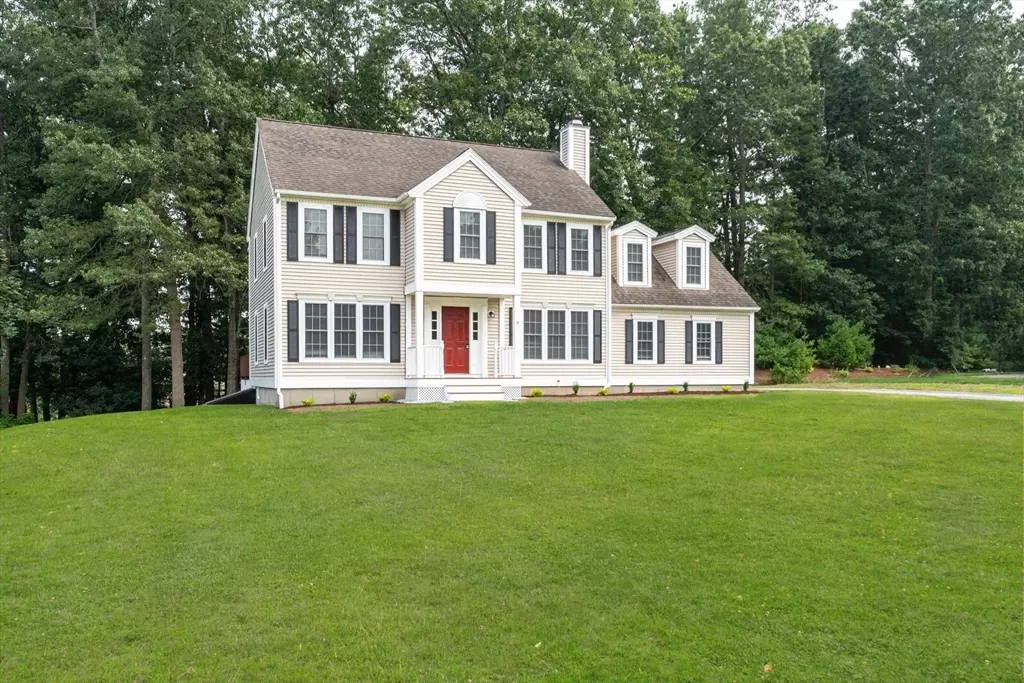 Oxford, MA 01540,7 Manor Ln