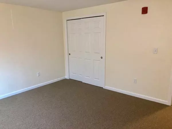 Lowell, MA 01850,361 Hildreth St #24