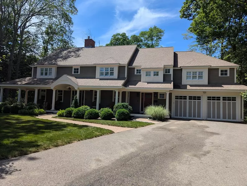 137 Fairoaks Ln, Cohasset, MA 02025