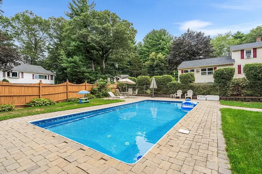 25 Tanglewood Ave, Tewksbury, MA 01876