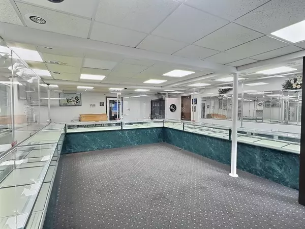 Lowell, MA 01851,692 Middlesex St