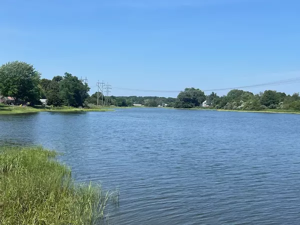 Swansea, MA 02777,22 Eisenhower Rd