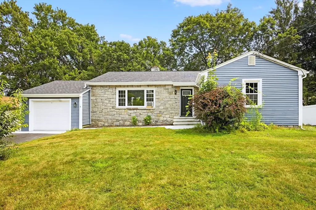 Dudley, MA 01571,5 5th Ave