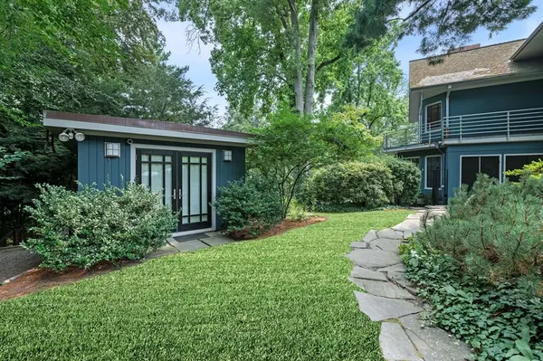 Cambridge, MA 02138,18 Hemlock Road