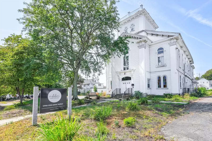 86 Pleasant St, Marlborough, MA 01752