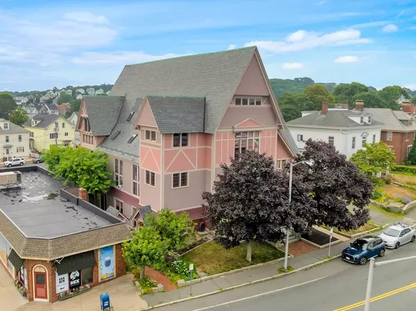 Gloucester, MA 01930,80 Prospect Street #13