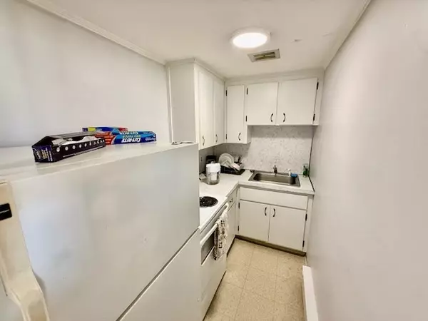 Boston, MA 02113,1 Noyes Place #8