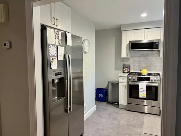 Wellesley, MA 02482,37 Linden Street #27