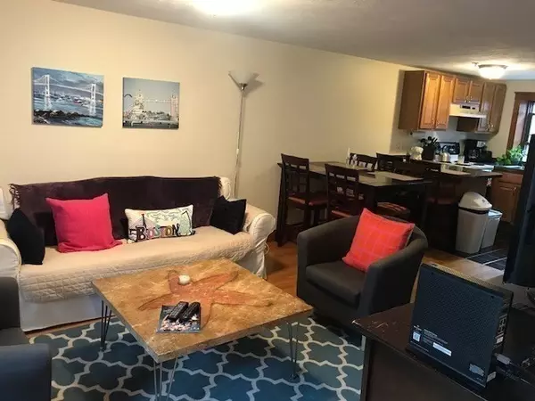 18 Thacher Street #4, Boston, MA 02113