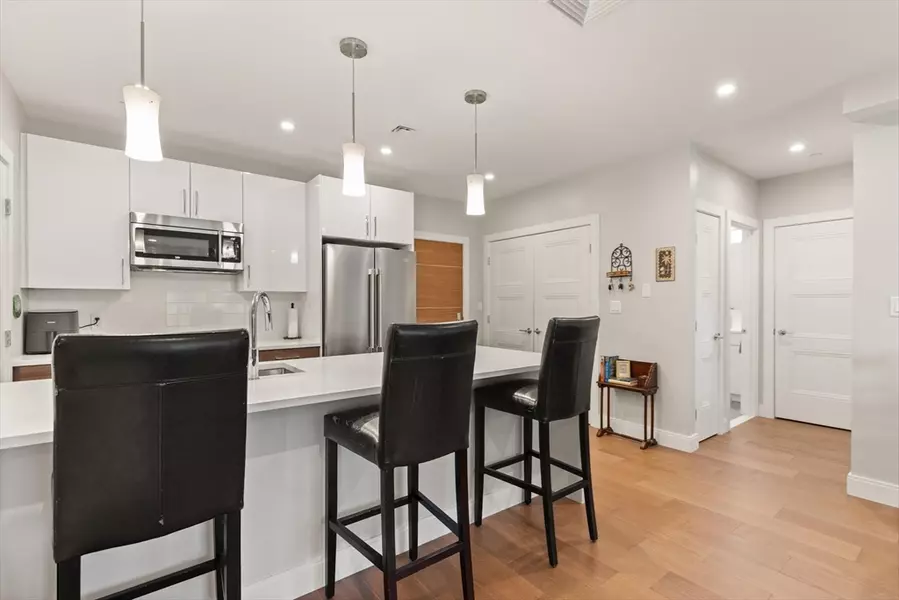 425 Lagrange St #203, Boston, MA 02132