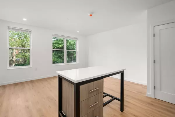 Brookline, MA 02446,40 Centre St #306
