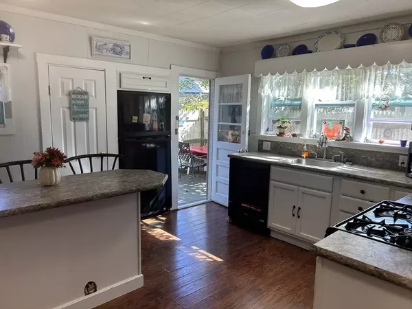 Wareham, MA 02558,9 Tenth St