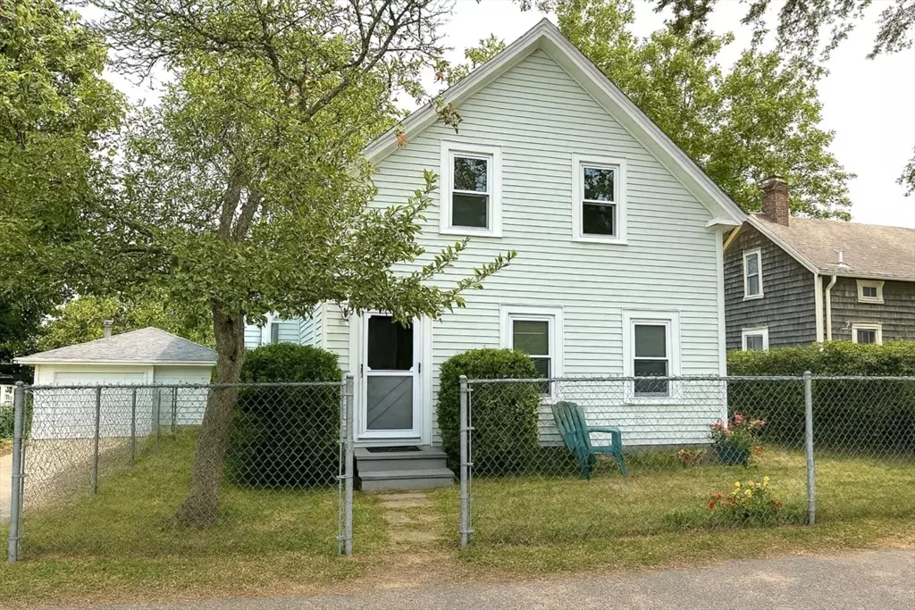 Wareham, MA 02558,9 Tenth St