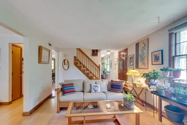 Newton, MA 02459,27 Maplewood Ave