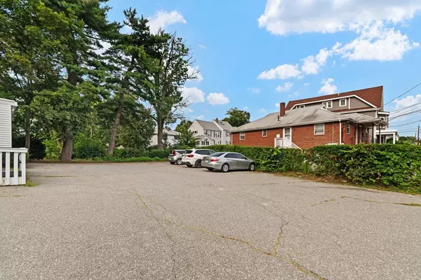 Waltham, MA 02453,84 South St #3