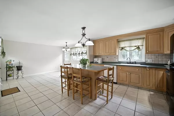 Westfield, MA 01085,138 Sackett Rd