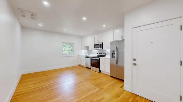 Brookline, MA 02445,21 Regent Cir #5
