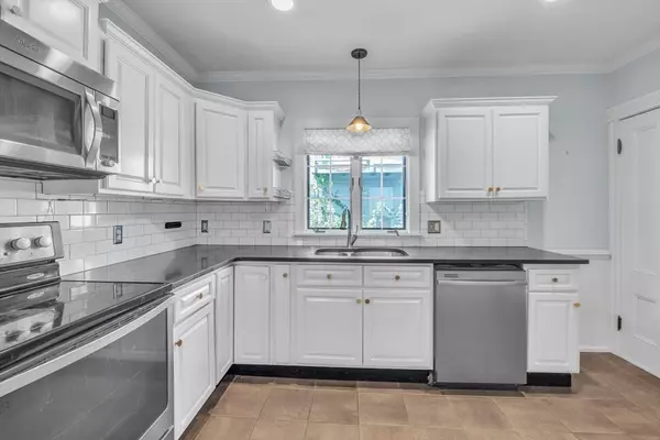 Framingham, MA 01702,11 Gilbert St
