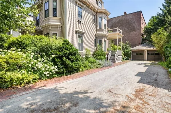 Cambridge, MA 02138,26 Linnaean Street #3