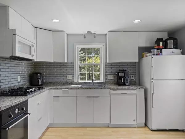 Abington, MA 02351,7 Green St