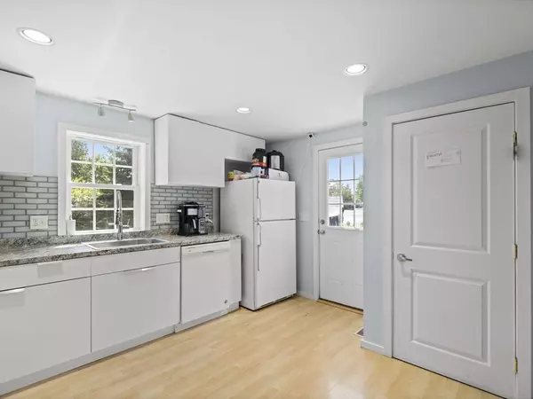 Abington, MA 02351,7 Green St