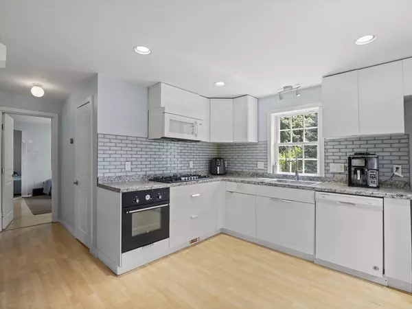 Abington, MA 02351,7 Green St