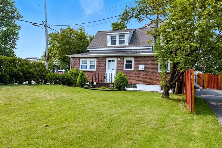 14 Palmer St, Quincy, MA 02169