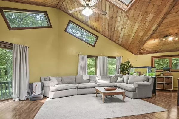 Holland, MA 01521,77 Vinton Road