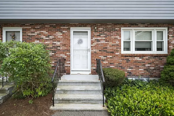 Randolph, MA 02368,4 Franklin Sq #L