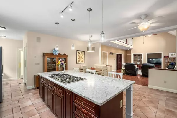 Hopkinton, MA 01748,2 Aikens Rd