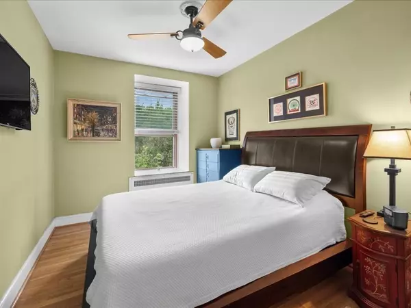 Boston, MA 02116,228 Commonwealth Ave #9