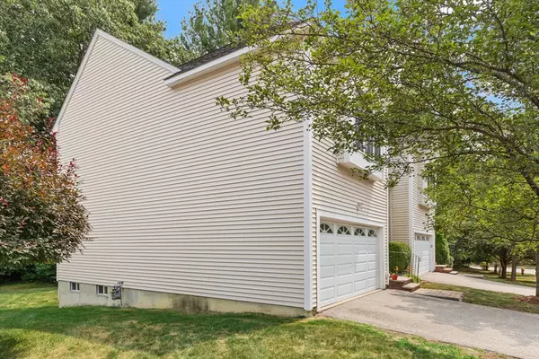 Upton, MA 01568,3 Knowlton Cir #3