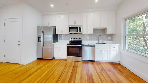Brookline, MA 02445,21 Regent Cir #6