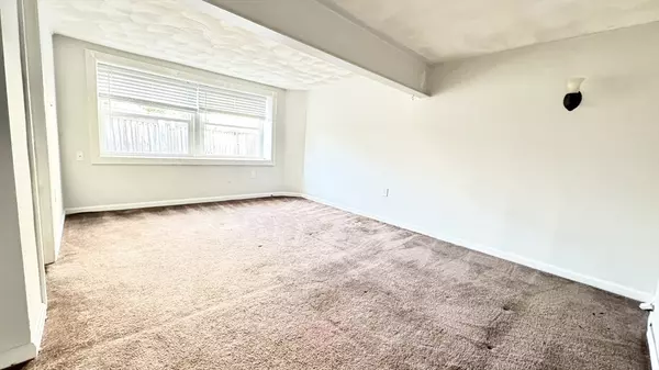 Lowell, MA 01850,230 Cumberland Rd #1