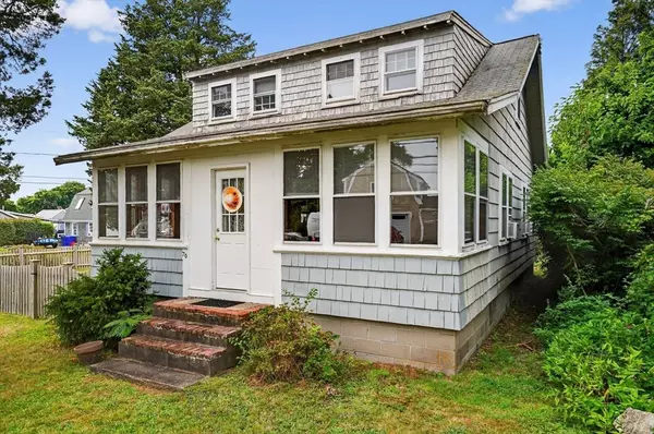 70 Wings Neck Rd, Bourne, MA 02559
