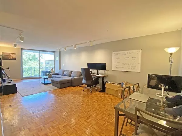 Brookline, MA 02446,19 Winchester St #304