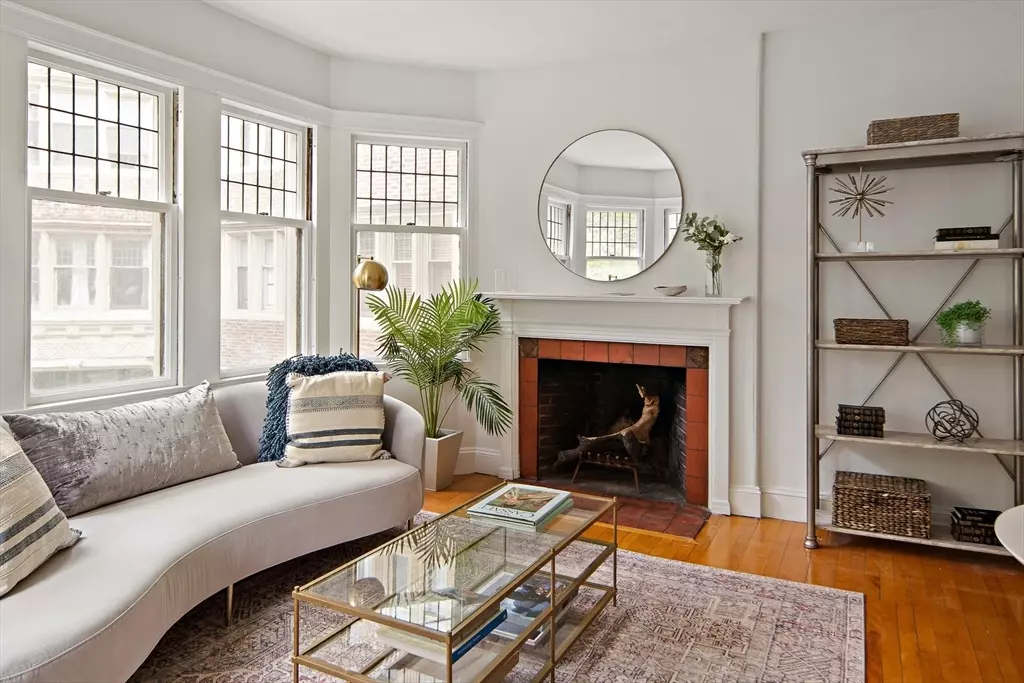 Cambridge, MA 02138,10 Dana St #202