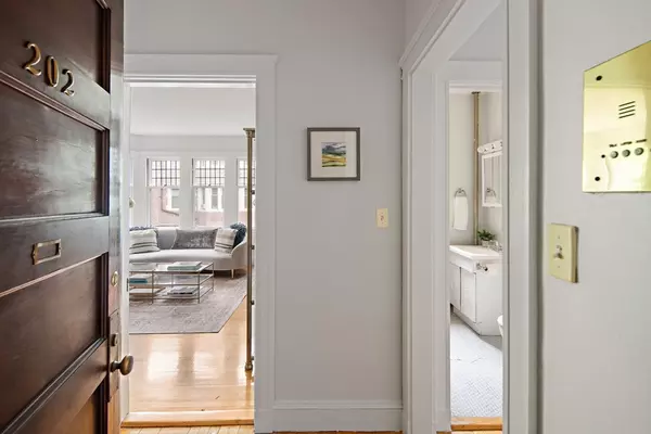 Cambridge, MA 02138,10 Dana St #202