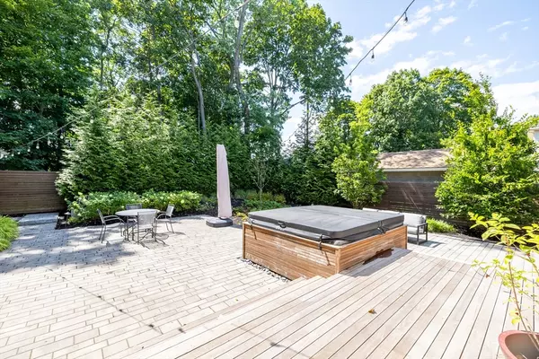 Andover, MA 01810,31 Bartlet St