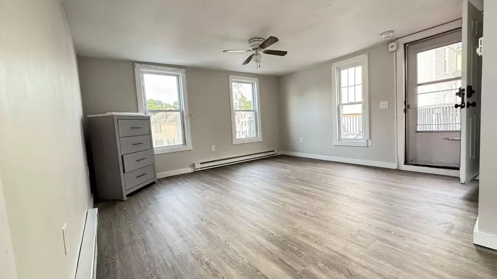 Lowell, MA 01850,230 Cumberland Rd #2