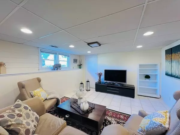 Burlington, MA 01803,5 Fred Street #1