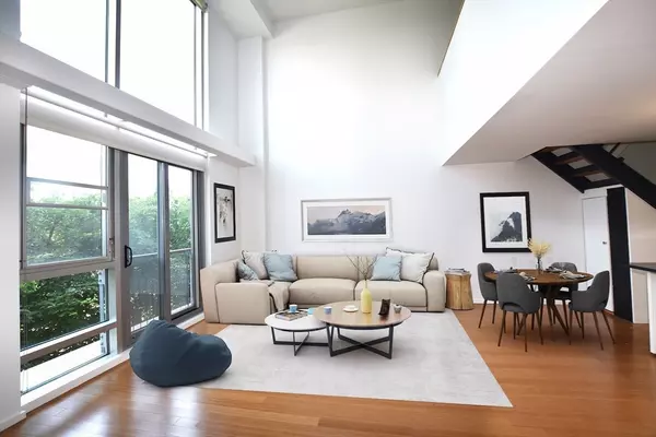 1 Earhart St #320, Cambridge, MA 02141