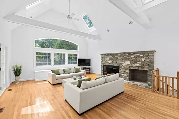 Hingham, MA 02043,105 East St