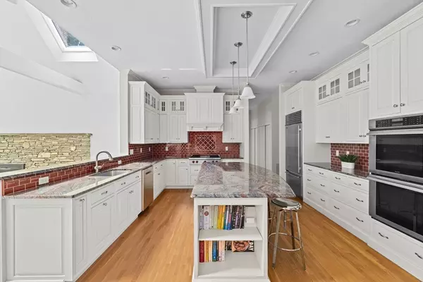 Hingham, MA 02043,105 East St