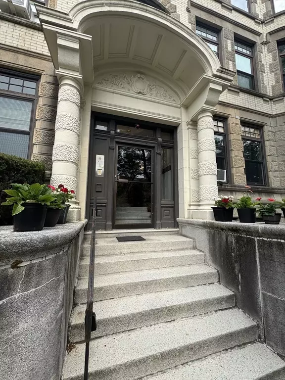31 Westbourne Ter #2, Brookline, MA 02446