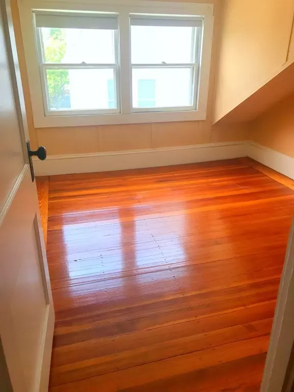 Hull, MA 02045,6 Warren Street #2
