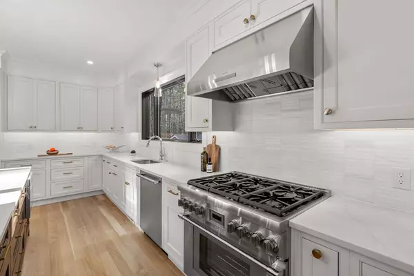 Westwood, MA 02090,36 Kingswood Rd