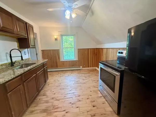 Plymouth, MA 02360,3 Murray St #2